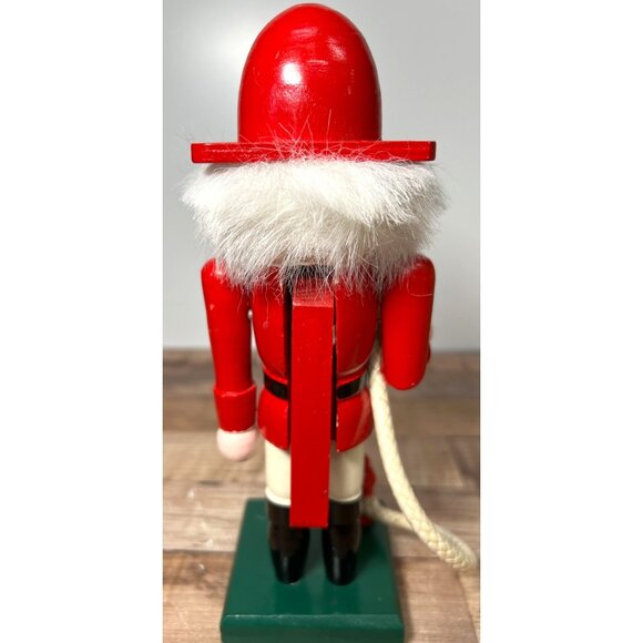 Vintage Kurt Adler Fireman Nutcracker Wood Has Hydrant & Hose 9.5" Fire Fighter - Picture 3 of 5
